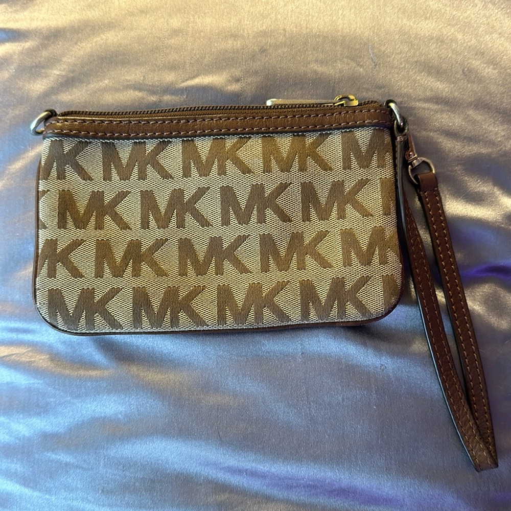 Michael Kors brown wristlet